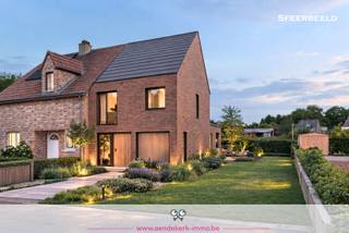 Met een oppervlakte van 410 m² biedt dit perceel in Neeroeteren alle ruimte om jouw ideale gezinswoning te bouwen, mét een gezellige tuin om van...