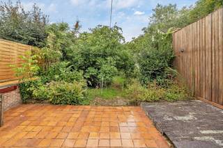 Dans un quartier calme et résidentiel, sur la commune verdoyante de vlezenbeek, nous vous proposons cette maison 2 façades de 247m2 avec grand...