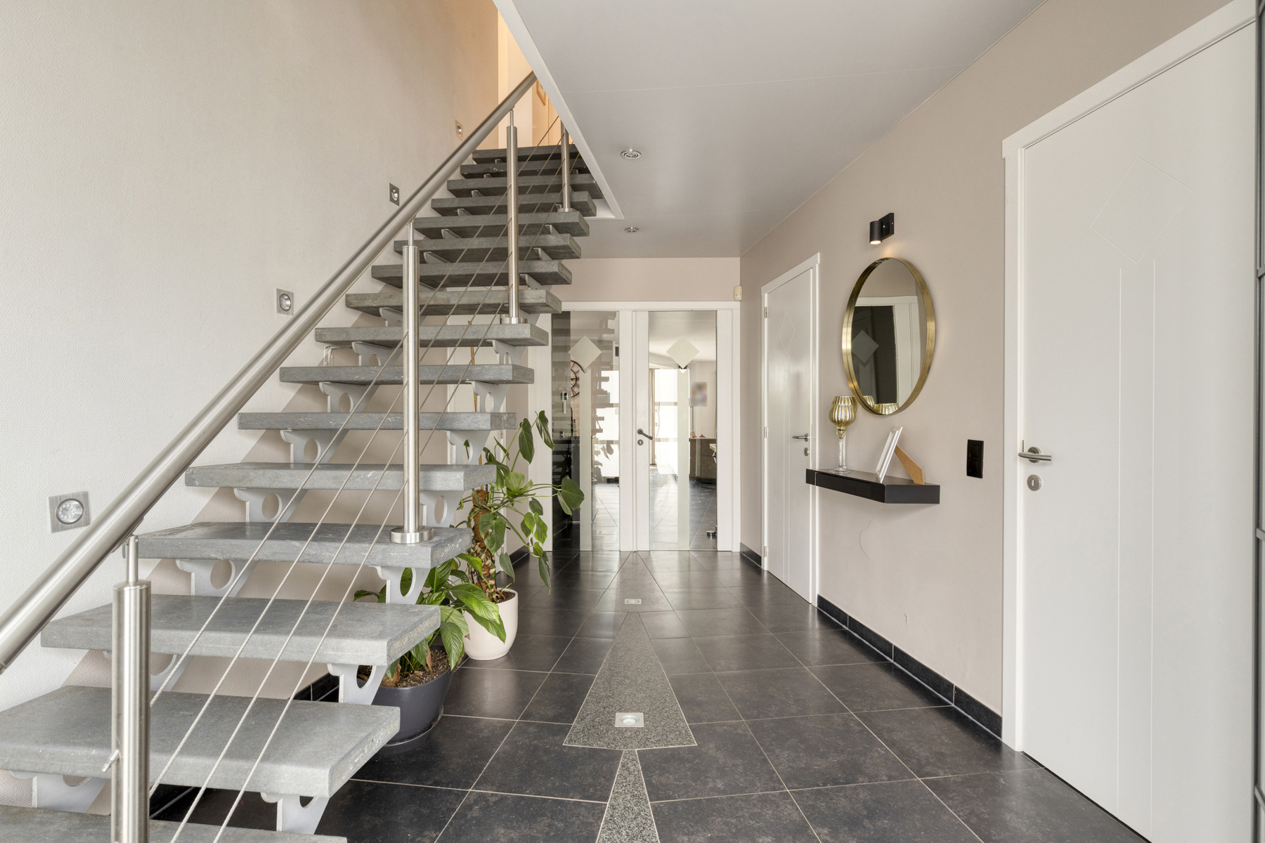 TE KOOP - Villa met 5 slaapkamers en 2 badkamers uit 2001 - foto 3