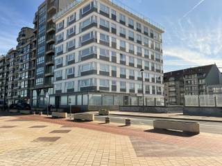 Bent u op zoek naar een plaats om uw eigen horecazaak te starten? Mis deze kans niet!De locatie langs de Zeedijk op zich is al een enorme troef...