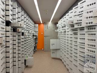 762m² Gelijkvloerse kantoorruimte aan de kleine ring30m gevelbreedte - 23m etalage4 Parkeerplaatsen in de kelderDe Schiervellaan 10 - Actueel...