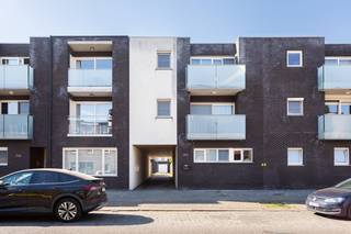Dit appartement met eigen voordeur, is gelegen nabij de Augustijnslei. Als u het appartement betreedt komt u in de inkomhal met gastentoilet. Aan...