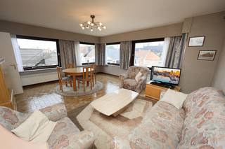 Bent u op zoek naar een betaalbaar appartement met garage aan zee zonder syndickosten? Dan is dit charmante 2-slaapkamerappartement in...