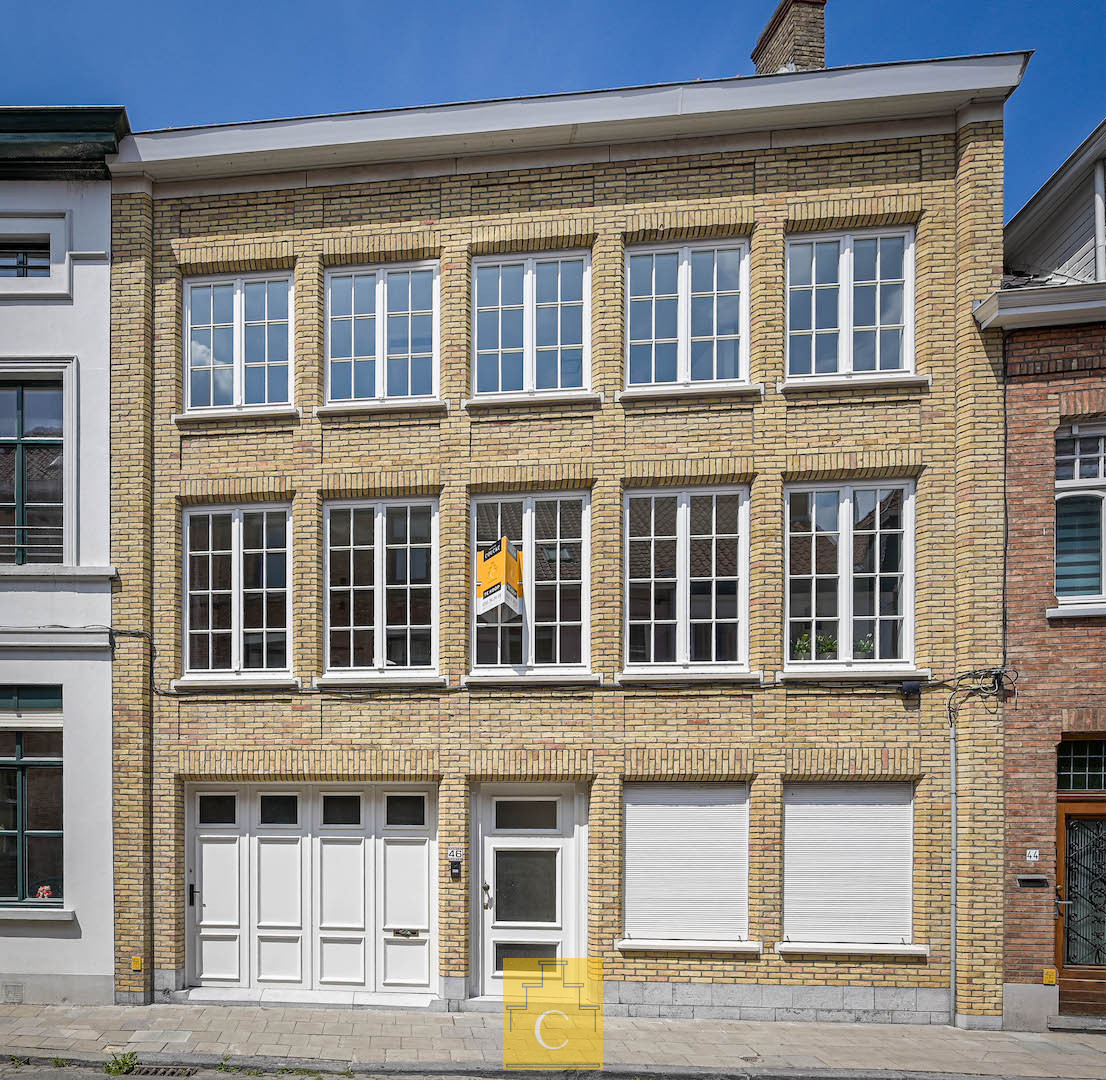 perfect gelegen pas gerenoveerde stadswoning - 340 m2 vloeroppervlakte - met garage, tuin en extra terras op het verdiep - photo 2