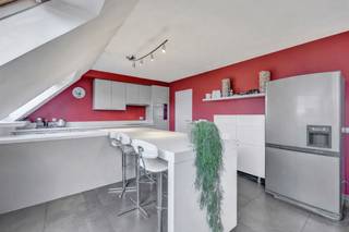 Voor meer info of een bezoek, bel 053 59 49 32 - Dit instapklaar duplex appartement is gelegen in een rustige straat te Welle. Het appartement...