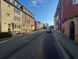 **Opbrengstopportuniteit**Discrete verkoop - Gebouw bestaande uit 29 kamers privatief sanitair en 1 studio.Gebouw volledig uitverhuurd academiejaar...