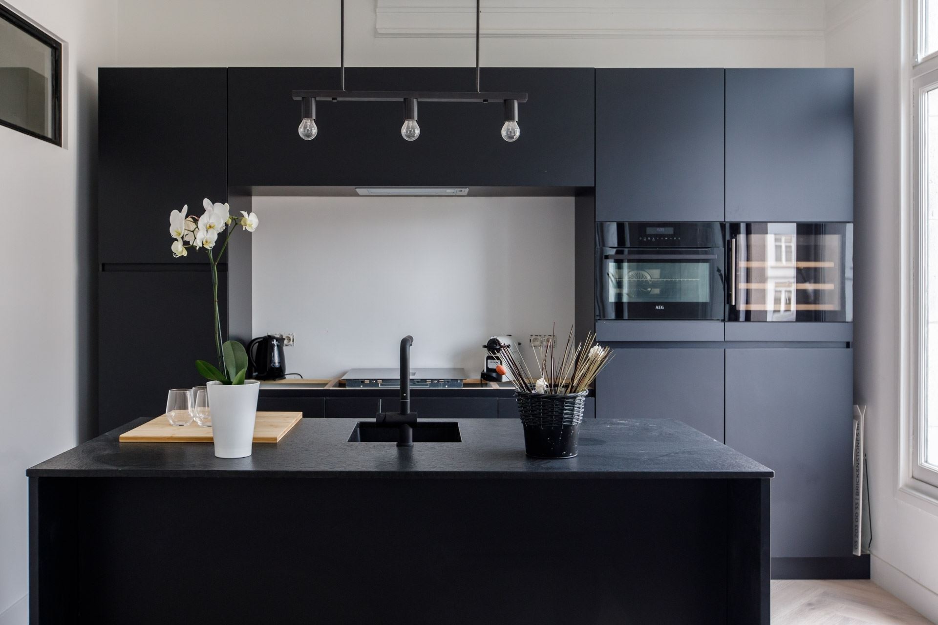 Stijlvol gerenoveerd appartement met authentieke elementen en balkons in de buurt Sint-Katelijne - foto 4