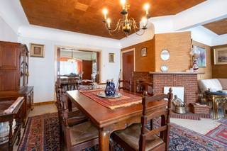 Deze te renoveren gezinswoning met drie slaapkamers is gelegen aan de Genkersteenweg, vlak bij het rondpunt met de Heidestraat. Winkels, scholen en andere voorzieningen bevinden zich in de nabije omgeving, wat deze locatie bijzonder praktisch maakt voor gezinnen. Tegelijk zorgt de goede verbinding ervoor dat je je snel kan verplaatsen richting het centrum en omliggende steden.<br /><br />Bij het betreden van de woning kom je in een ruime inkomhal met een apart gastentoilet. De leefruimte met eetkamer heeft een oppervlakte van maar liefst 52 m² en biedt tal van mogelijkheden. Door de houten schuifdeur in de living kan je makkelijk één grote, open leefruimte creëren. Aansluitend bevindt zich de geïnstalleerde keuken, die directe toegang geeft tot de tuin.<br /><br />Op de eerste verdieping zijn er drie slaapkamers (laminaat) en een badkamer voorzien van een lavabo, toilet en douche. Daarnaast is er nog een praktische berging met toegang tot een terras.<br /><br />De zolder is bereikbaar via een zoldertrap. Het dak werd volledig vernieuwd in 2014, wat een belangrijke meerwaarde is, al is het nog niet geïsoleerd.<br /><br />De woning is bovendien volledig onderkelderd, wat zorgt voor extra opslagruimte en functionaliteit. In de kelder bevindt zich een inpandige garage, die bereikbaar is via de achterzijde van de woning.<br /><br />De beglazing van de ramen van de woning werden in 2016 vernieuwd. Bovendien zijn er rolluiken aanwezig.<br /><br />De tuin is volledig verhard (voorzien van meerdere carports), omheind en onderhoudsvriendelijk.<br /><br />De tuinzone maakt momenteel deel uit van één groter perceel (668D2), dat zich vlak achter beide woningen (Genkersteenweg 235 en 237) bevindt. Momenteel is een landmeter bezig met de opsplitsing van deze tuinstrook, zodat beide woningen over een afzonderlijke, volwaardige tuin zullen beschikken. De percelen 668B2 (nr. 235) en 668C2 (nr. 237) zijn eveneens opgenomen in deze opmeting. Deze procedure is momenteel lopende. De vermelde perceeloppervlakte is bijgevolg indicatief en gebaseerd op de huidige kadastrale uittreksels.<br /><br />Via een poort langs de straat is de woning toegankelijk, en er is parkeergelegenheid voorzien voor de woning.<br /><br />Deze woning biedt een uitstekende opportuniteit voor wie op zoek is naar een renovatieproject op een goed bereikbare locatie.<br /><br />De pluspunten op een rij:<br />+ 3 slaapkamers <br />+ Parking voor de woning <br />+ Dak dateert van 2014<br />+ Beglazing ramen vernieuwd in 2016<br /><br />Wil je deze woning graag bezichtigen? Neem dan contact op via stephanie@vestio.com of op 0474-73 64 84.