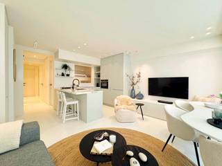 Magnifique appartement 3 CH rénové avec vue sur la mer situé à Knokke-Zoute. <br /><br />Composition: hall d'entrée avec vestiaire et toilettes invités.<br />Spacieux séjour lumineux avec cuisine moderne entièrement équipée.<br />L'appartement dispose de 2 chambres spacieuses et d'une chambre avec des lits superposés. Toutes les chambres ont été finies à la perfection, y compris les armoires encastrées.<br />Salle de bain luxueuse séparée avec douche à l'italienne, double lavabo et toilettes. <br />Terrasse ensoleillée orientée au sud à l'arrière. <br /><br />Cave et local à vélos disponibles dans l'immeuble. Possibilité d'acheter un garage à proximité de l'appartement.<br />Registre des mesures en cours de demande<br /><br />N'hésitez pas à nous contacter pour plus d'informations : tel : 050 62 44 14 ou via knokke@immax.be