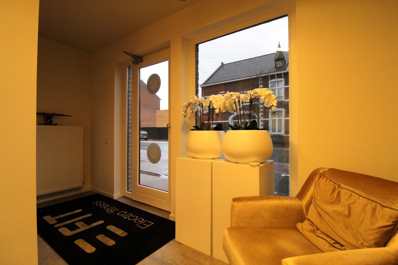 Handels/praktijkruimte, 110m², kelder met drijfkracht, parking - foto 3