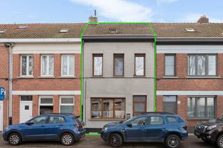 In een rustige en aangename woonstraat in Merksem bevindt zich deze toffe rijwoning aan de Lange Bremstraat 49.De ligging is bijzonder gunstig: in de...