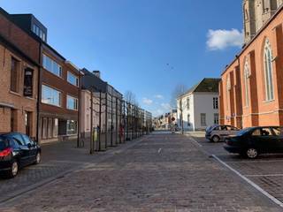 Recent, ruim en prima afgewerkt gelijkvloers appartement met 1 ruime slaapkamer en terras gelegen in een rustig gebouw met slechts 3 appartementen...