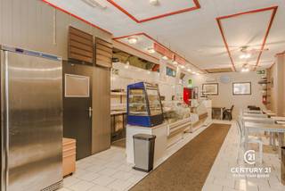 <p><strong>Spacious Commercial Property with Residence in a Prime Location in the Heart of Turnhout</strong></p>
<p>Are you looking for a versatile property with countless possibilities? This surprisingly spacious building, currently set up as a commercial space with an integrated residence, offers a unique opportunity to combine living and working in one location.</p>
<p>The ground floor boasts an exceptionally large commercial area, ideal for a wide range of business activities. Thanks to its flexible layout, internal walls can easily be modified or repositioned to suit your specific needs—perfect for use as a retail space, office, practice, or studio.</p>
<p>Upstairs, the residential area is generously laid out and features multiple bedrooms, a cozy living room, and a fully equipped kitchen. Additional highlights include a spacious, partially covered terrace on the first floor and a lovely city courtyard at the rear—rare features for a centrally located property.</p>
<p>Situated on the vibrant Merodelei, a busy and highly visible arterial road, this property benefits from excellent exposure. It’s just a stone's throw from Turnhout’s central train station, offering great accessibility via public transport and major roadways. Shops, schools, and essential amenities are all within walking distance.</p>
<p><strong>An extra advantage</strong>: the current interior setup can be taken over under <strong>favorable terms</strong>, if desired. What’s more, in consultation, it is possible to <strong>start using the property immediately after signing the preliminary agreement</strong>, so your project can get underway without delay.<br /><br />Approximately 80% of the furniture can be taken over free of charge, by mutual agreement. This also applies to the furniture in the residence; this can also be taken over without any compensation, provided that clear agreements are made between both partners.</p>
<p>In short, this is a property full of potential—offering space, flexibility, and a strategic location—ideal for anyone looking to combine business and living in the heart of Turnhout.</p>
