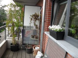 Instapklaar appartement op de 1eV bestaande uit: -1: ondergrondse autostaanplaats, ondergrondse privatieve berging; 1eV: inkomhall, woonkamer, ingerichte keuken, berging, 2 slaapkamers, apart toilet en ingerichte badkamer. Het appartement beschikt tevens over een zuidelijk gericht terras. LIFT AANWEZIG. 3 maanden huurwaarborg. Gemeenschappelijke kosten: € 85,00/maand. Zéér gunstig en centraal gelegen nabij oprit E-19 Antwerpen - Brussel en stadsring Mechelen. Op wandelafstand van diverse winkels en het openbaar vervoer. BESCHIKBAAR 1/10/2026!