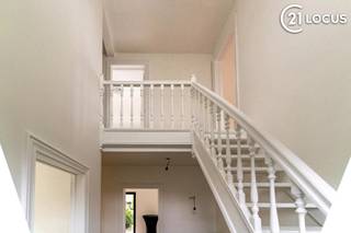 Ruime, instapklare villa met 4 slaapkamers op 1.025 m² grond in een gewilde, centrale buurt van Melsele (Beveren). Deze villa combineert...