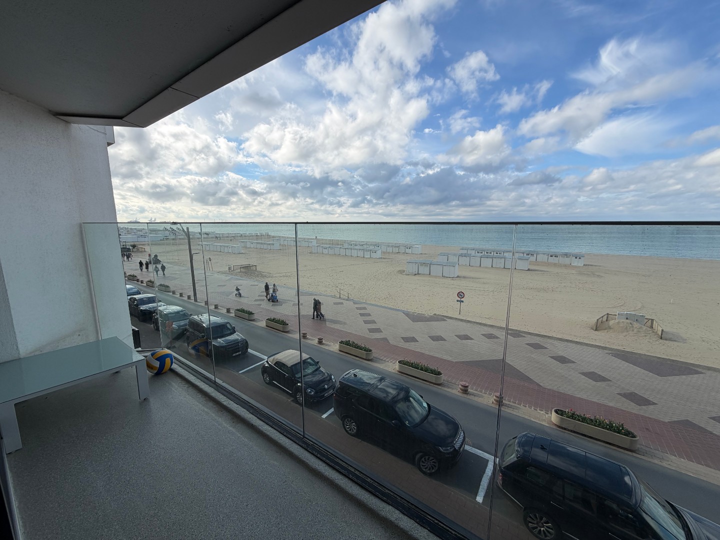 Appartement met frontaal zeezicht op Zeedijk-Het Zoute, tussen Albertplein en begin Wandeldijk. - foto 3