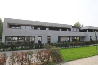 Ervaar het comfort van dit energiezuinige appartement, perfect gelegen voor wie een vlotte verbinding en moderne voorzieningen zoekt! Op...