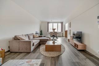 PRACHTIG LICHTRIJK  VOLLEDIG GERENOVEERD APPARTEMENT MAT A LABEL  2 DE VERD. MET LIFTRUSTIGE LIGGING IN DOODLOPENDE STRAAT ook de blok zelf werd...