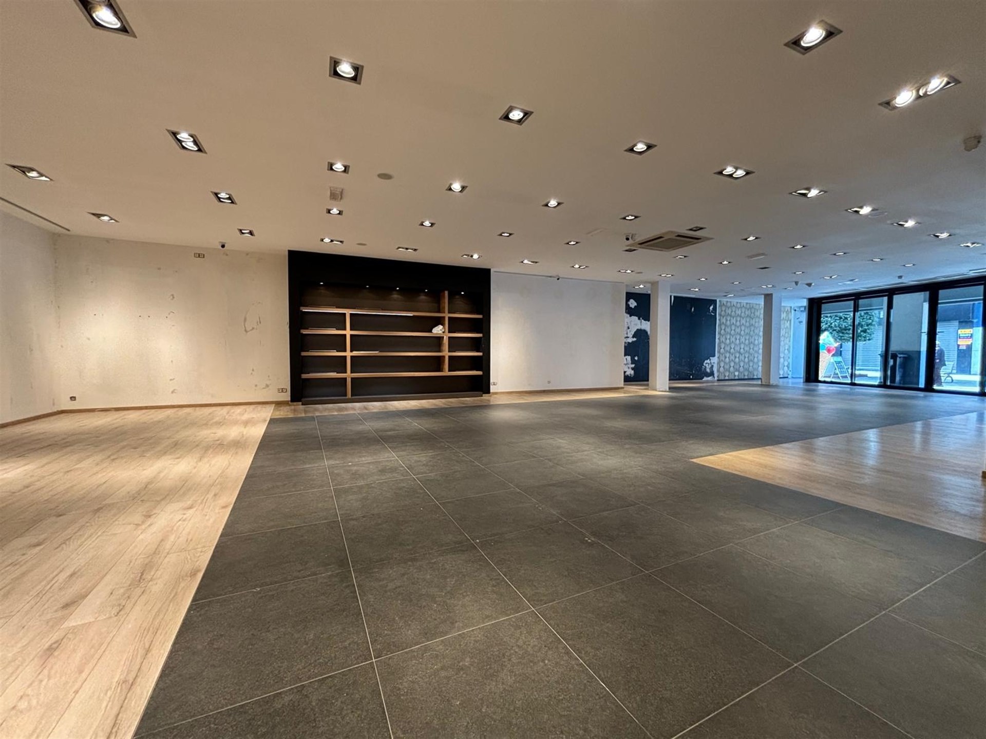 Uitstekend gelegen handelspand 150m², met 137m² opslagruimte en keuken - foto 3