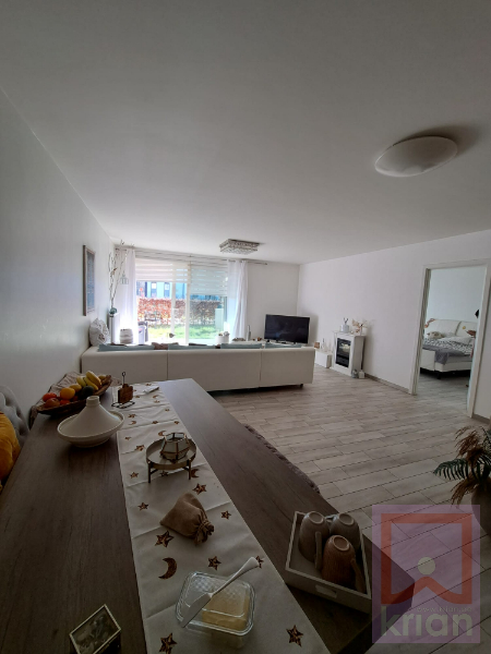 3-slpk appartement met terras, voor-en achtertuin, 2 autostapl. en 2 kelderbergingen. - foto 5