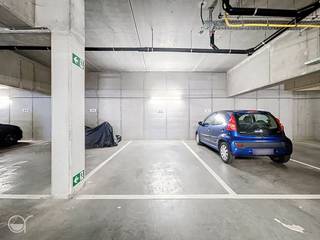 De staanplaats nr. 12 is gelegen in een ondergrondse parking in de site TRIBECA. Toegankelijk via een automatische poort te besturen...