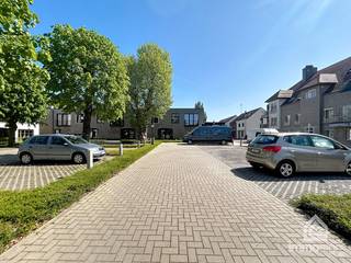 PLUSPUNTEN:+ oppervlakte: 13 m²+ parking P2+ bovengrondse parking+ onmiddellijk beschikbaar+ toplocatie in Bocholt centrumALGEMEEN:Bovengrondse...