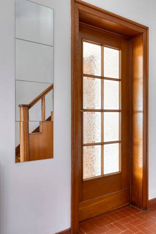 Zeer goed gelegen woning vlakbij het centrum van Ternat, winkels, scholen, openbaar vervoer en E40/Ring, Brussel.Deze woning biedt verrassend veel...