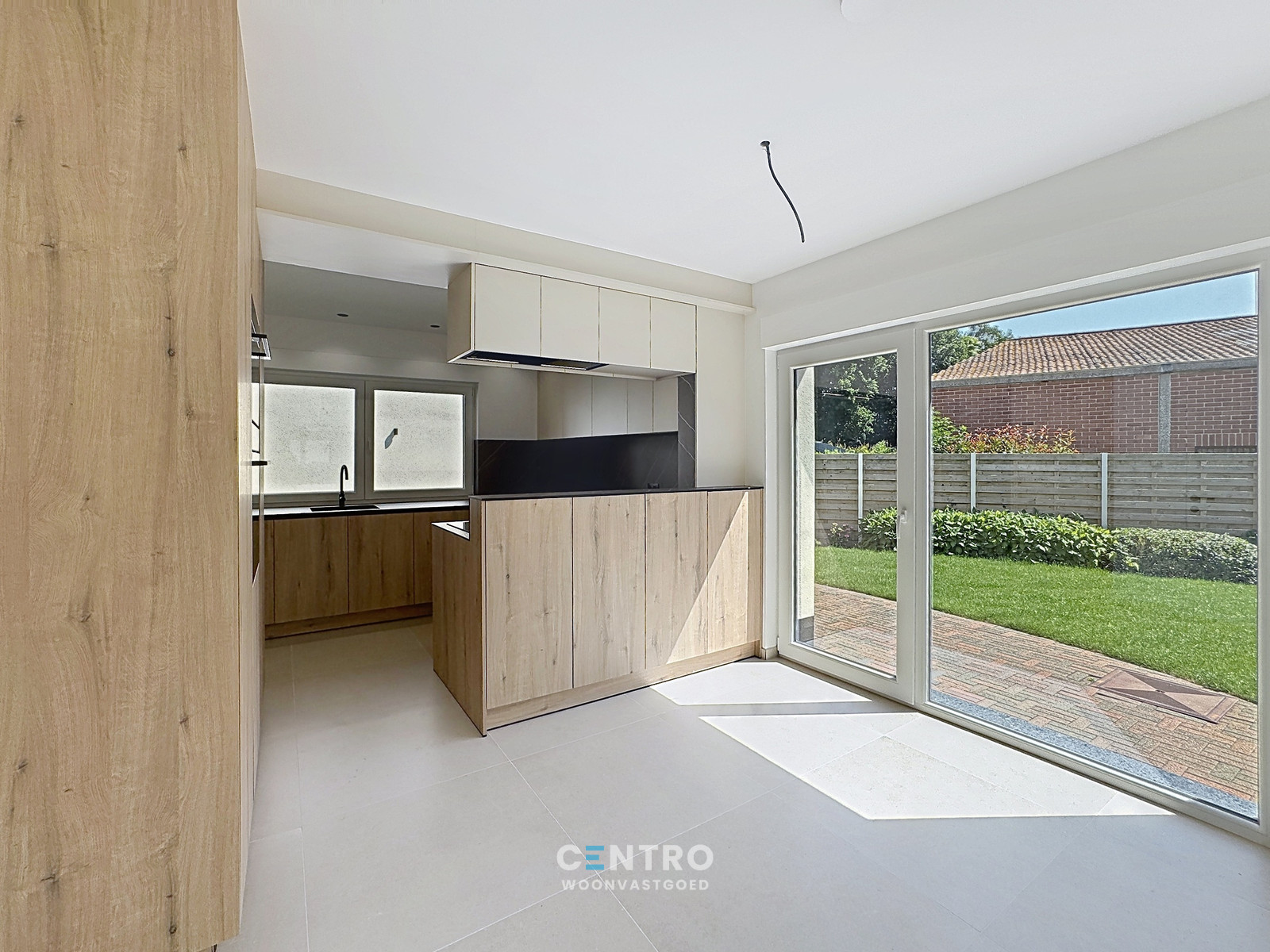 Gerenoveerde woning met 4 slpks, ZUIDger. tuin en ruime garagebox! - foto 4