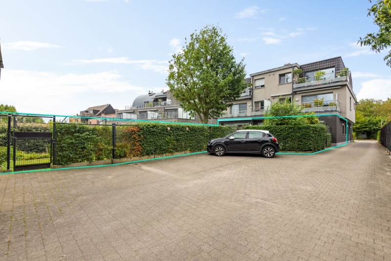 Centraal gelegen instapklaar GLVL appartement met 2 SLK, autostaanplaats &amp; Z-tuin ca 480m2 - foto 2