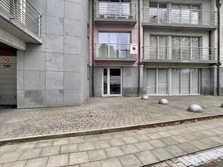 Prachtig appartement met groen uitzicht, 1 SLPK + garage!Maandelijkse kosten : 85 euroVoor meer info én/of een bezoek mail naar info@kurtimmo.be!...