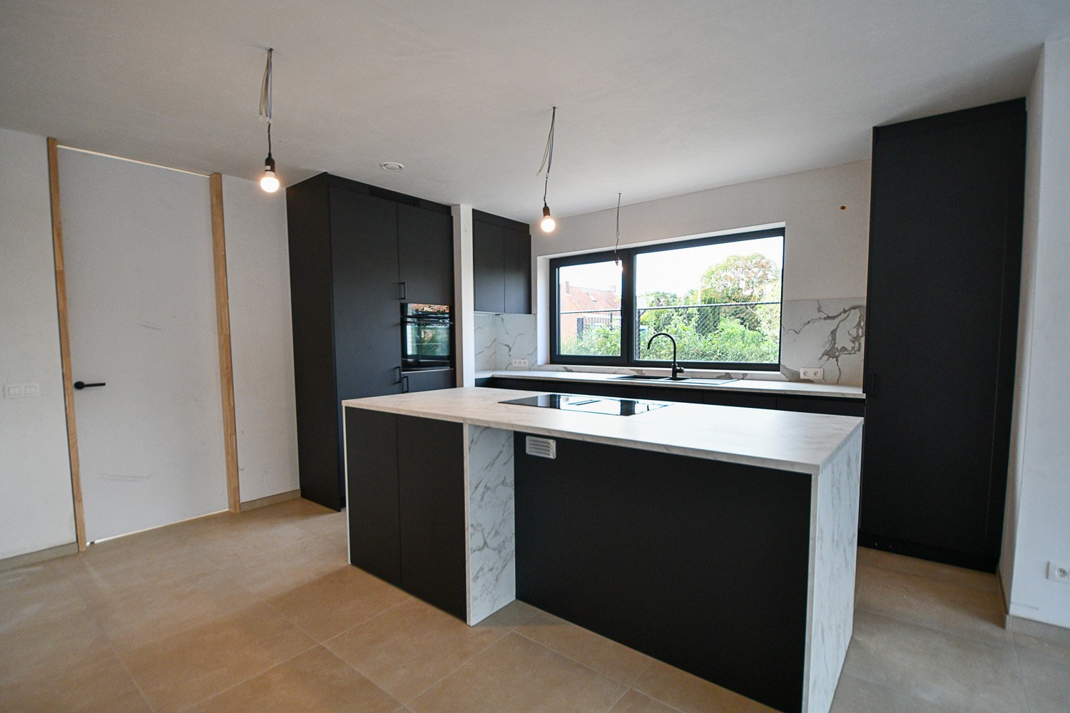 Instapklare nieuwbouwwoning met 4 slaapkamers en hoge afwerkingsgraad - foto 4