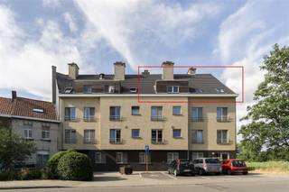 LUXUEUS DAKAPPARTEMENT MET 2 SLAAPKAMERS, TERRAS EN GARAGEBOX (+ € 29.000) Dit instapklaar dakappartement verwelkomt je met een prachtige, lichtrijke...