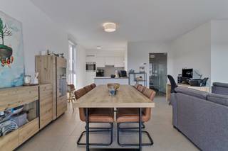 Dans le quartier branché de la gare d'Aalter, nous trouvons cet appartement de 2 chambres prêt à emménager avec une terrasse spacieuse. Idéal pour...