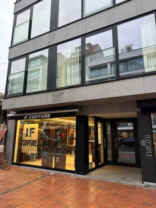 Res.: AramisDit veelzijdige handelspand met achterliggend appartement bevindt zich in de Dumortierlaan, op een uitstekende ligging vlak bij het...