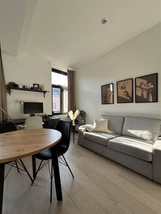 **Lichtrijke studio, gegeerde locatie**De Windmolenstraat is een zijstraat van dé Tiensestraat en is een uiterst gegeerde locatie gezien zijn rustige...