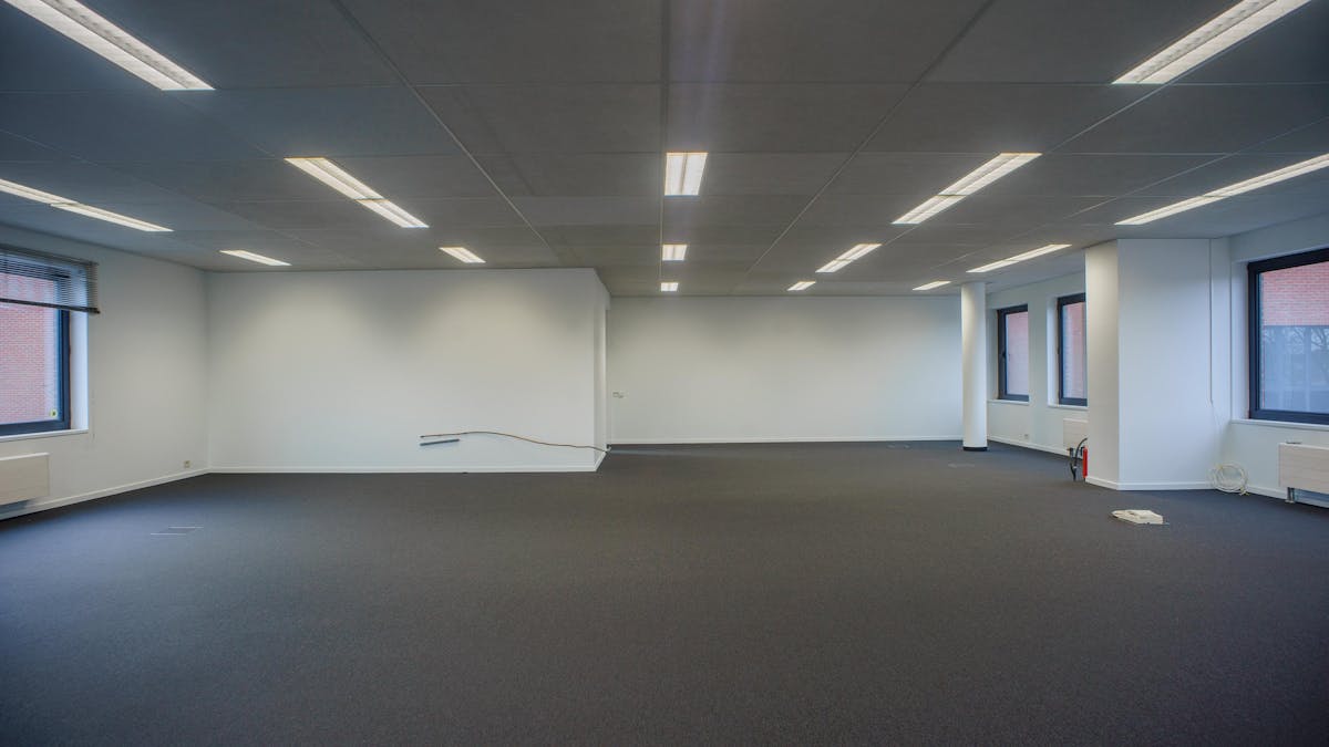 Instapklaar kantoor ca. 172 m² in het Clintonpark Roeselare - foto 5