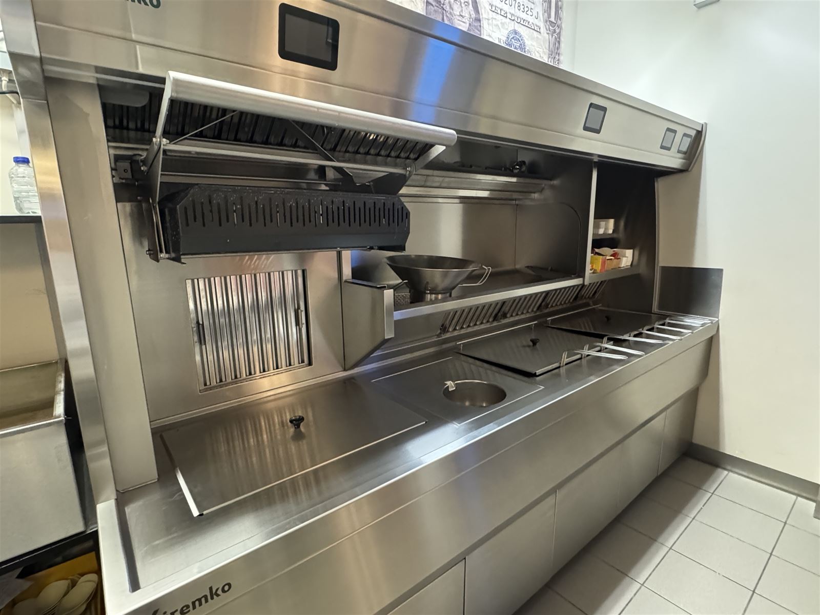 Commercial property with residence - photo 2