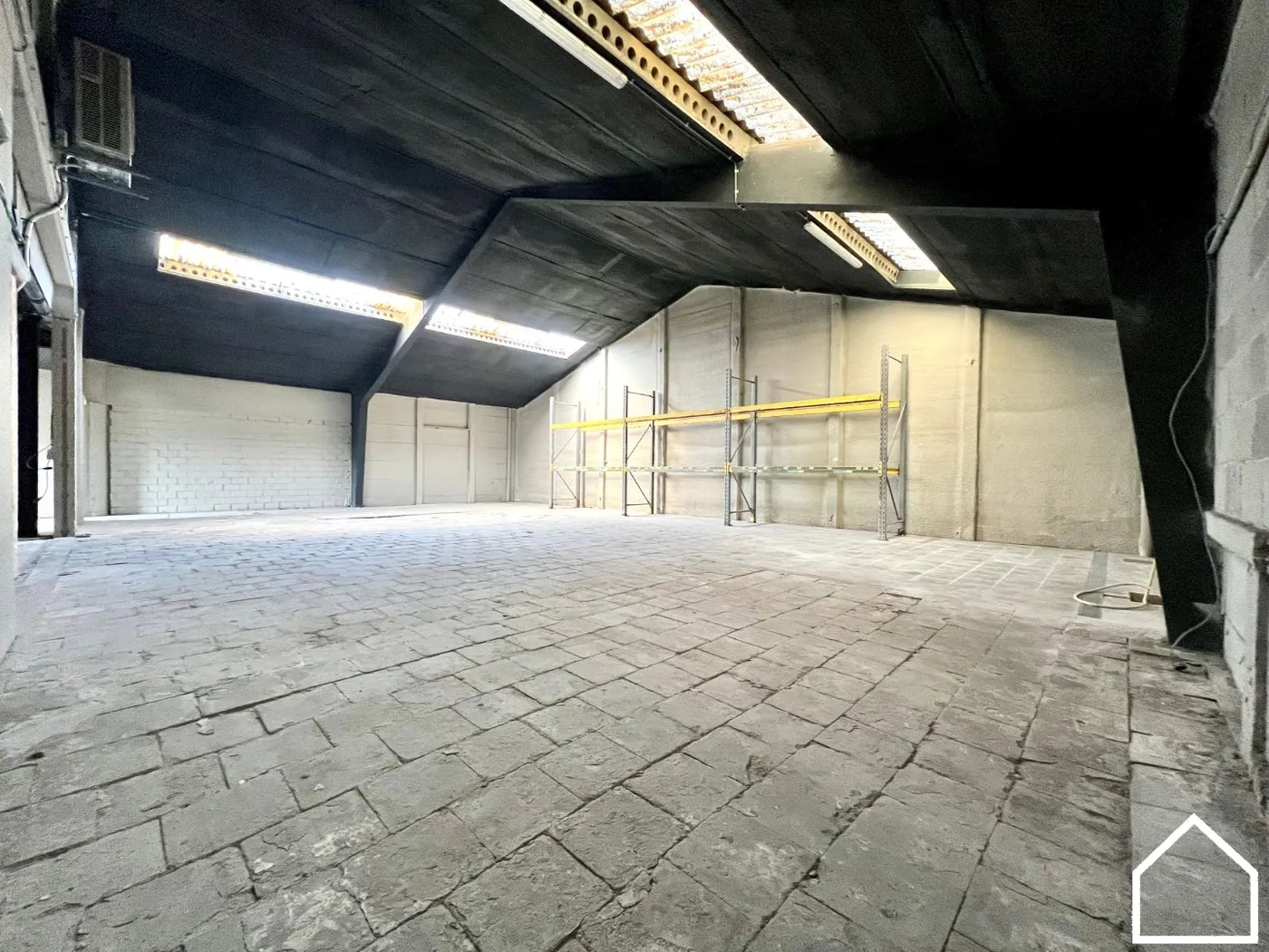 LOODS (180m²) TE HUUR OP INVALSWEG - foto 2