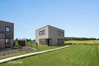 Lot 14 | 482 m² perceelsoppervlakte
Deze moderne woning bouwen we op de nieuwe verkaveling "Het Molenhof" in Koolskamp, deelgemeente van Ardooie. Je vindt deze nieuwe woonbuurt tussen de Diksmuidse Boterweg en de Steenstraat. Je woont er in een rustige, aangename omgeving vlak bij het centrum, op 500 meter van het Dorpsplein met winkels, scholen, horecazaken en openbaar vervoer. De middelbare school H. Kindsheid ligt op 3 à 4 km. Via het op- en afrittencomplex E403 geniet je van een vlotte verbinding.
Deze energiezuinige, moderne woningen beschikt over: een inkomhal met toilet, een woon- en eetkamer met aansluitend een open keuken met veel lichtinval, een inpandige garage met berging, 4 slaapkamers, een functionele badkamer, afzonderlijk toilet boven en een (technische) berging. Het gebruik van een warmtepomp in combinatie met vloerverwarming zorgt ervoor dat jouw toekomstige energiefactuur onder controle blijft (E30).
Je kiest zelf de afwerkingsmaterialen voor keuken, badkamer, vloeren en binnendeuren. Zo kan je precies wonen zoals jij het zelf wilt. Een kijkje nemen? Je vindt de ingang van de verkaveling ter hoogte van Steenstraat 27B.
Graag meer info? Contacteer nieuwbouwadviseur Kristof voor meer info of download de projectbrochure.