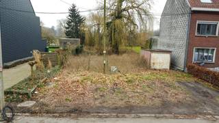 <p>Interesse of graag een bezoek ter plaatse? Neem gerust contact op met Sofie via sofie.stalmans@copandi.be of via +32 484 74 47 00.</p><p></p><p>Op zoek naar een mooi perceel net buiten het centrum van Lier met een uitstekende bereikbaarheid?<br />Dit mooi perceel biedt mogelijkheden.<br />Met 8 are 10 ca. grondoppervlakte, kan hier een zeer ruime ééngezinswoning of project gerealiseerd worden.<br /><br />De bouwvoorschriften omvatten, het bouwen van een half open bebouwing, van 17 meter diep voor het gelijkvloers, 13 meter diep voor de eerste verdieping en 9 meter diep voor de tweede verdieping, dit met een zadeldak.<br />Tevens is het na het aanvragen van de nodige vergunningen, toegestaan om een meergezinswoning of appartementen te bouwen met achterliggende garage(s).<br />Er is geen bouwverplichting op het perceel van toepassing.</p>