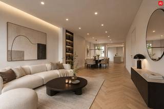 Deze energiezuinige, volledig gerenoveerde woning is gelegen op een centrale ligging in Ardooie met name in de Stationsstraat 95. Op een perceel grond van 159 m² met een bewoonbare oppervlakte van maar liefst 191 m².<br /><br />PLUSPUNTEN:<br />* VOLLEDIG GERENOVEERD (2026) MET HOOGWAARDIGE MATERIALEN<br />* 5 SLAAPKAMERS<br />* 191 m² BEWOONBARE OPPERVLAKTE<br />* ZEER GUNSTIG EPC = B-LABEL (MITS 6 ZONNEPANELEN A LABEL)<br />* VLOERVERWARMING<br /><br />INTERIEUR<br />U betreedt de woning via de inkomhal, die onmiddellijk toegang biedt tot een ingemaakte vestiairekast. Vervolgens komt u terecht in de zeer ruime en lichtrijke leefruimte, die naadloos aansluit op de open keuken. Deze is afgewerkt met hoogwaardige materialen en uitgerust met alle nodige toestellen.<br />Aansluitend bevindt zich een praktische wasruimte, die rechtstreeks toegang biedt tot de badkamer. De badkamer is voorzien van een dubbele wastafel, ligbad en douche.<br />Op de eerste verdieping bevinden zich een afzonderlijk toilet en drie ruime slaapkamers. De tweede verdieping biedt nog twee extra slaapkamers.<br /><br />EXTERIEUR<br />Het zonnige terras vormt de ideale plek om volop te genieten van het mooie weer. Daarnaast beschikt de woning over een praktische buitenberging, ideaal voor extra opslagruimte.