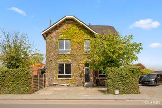 Bezoekdag zaterdag 25 april en 02 mei - inschrijven via www.polares.euDit karaktervolle pand, gelegen aan de Weggevoerdenstraat 6 te Wilsele, biedt...