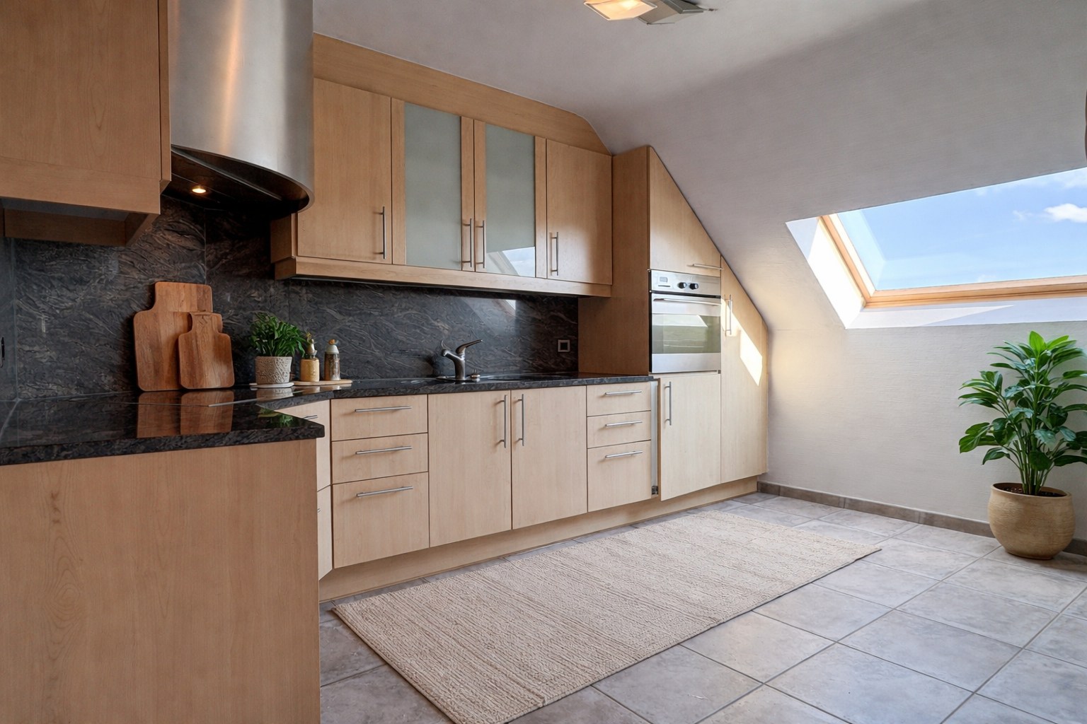 Appartement te koop op de 3de verdieping in Harelbeke. - foto 2