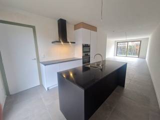 Op een zeer gunstige locatie in Duffel vinden we dit comfortabel en praktisch ingedeeld duplex appartement (gelijkvloers + verdieping 1). U woont...