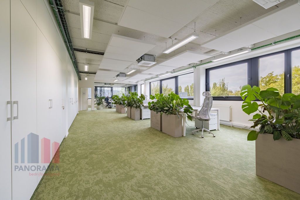 Bureaux rénovés de 330 m² à 1 550 m² au TOP LOCATION - photo 5