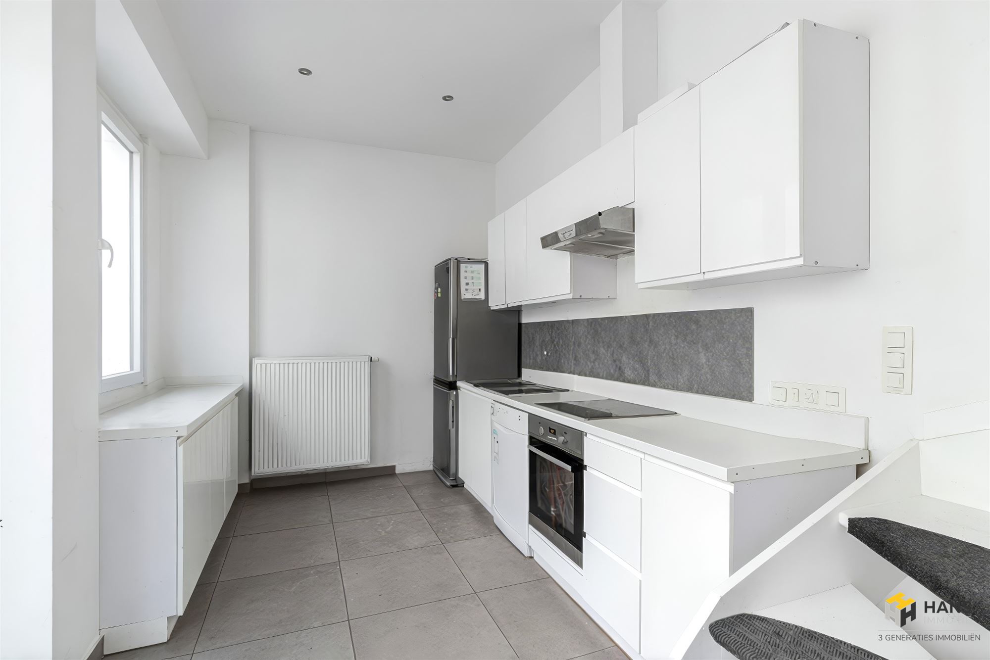 Instapklare woning (189m²) met 4 slaapkamers, 2 badkamers en buitenruimte (16 m²) in Mortsel. - foto 5