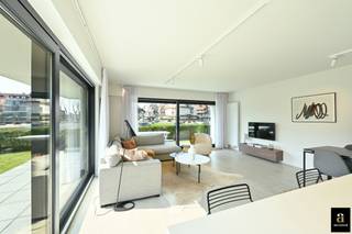 Gemeubeld tuinappartement met 2 slaapkamers gelegen op het Canadasquare, tussen La Réserve en het Casino. Licht en zonnig tuinappartement op...