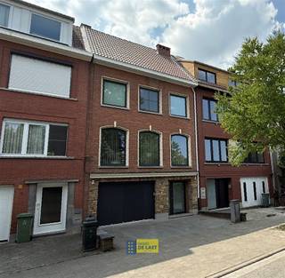 Welkom bij deze prachtige gezinswoning gelegen in het hart van Wilrijk. Met een bewoonbare oppervlakte van 188m² biedt deze woning alle comfort...