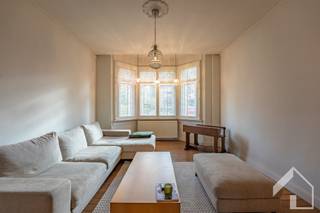 Authentic renovated family home with 3 bedrooms in the center of Brasschaat This charming already renovated house is located within walking distance...