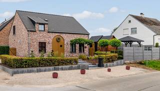 !! Nieuwe voorwaarden !! Op zoek naar een moderne, energiezuinige woning waar je zo kan intrekken? Dan is deze recente (bouwjaar 2020) en goed...